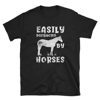 Ljubitelj jahanja u majici s konjima je Lako omesti na konja